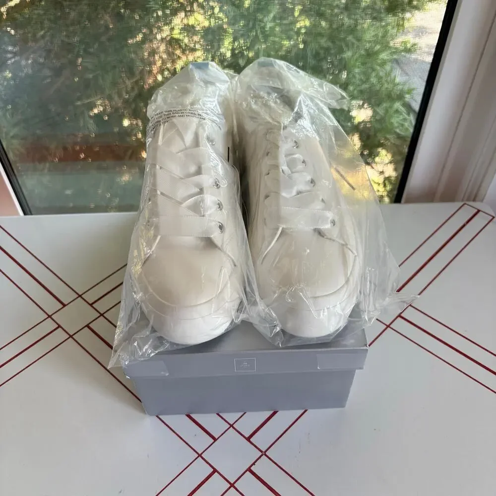 David’s Bridal White Platform Wedding Sneakers Size 8 Pearl Bow New in Box